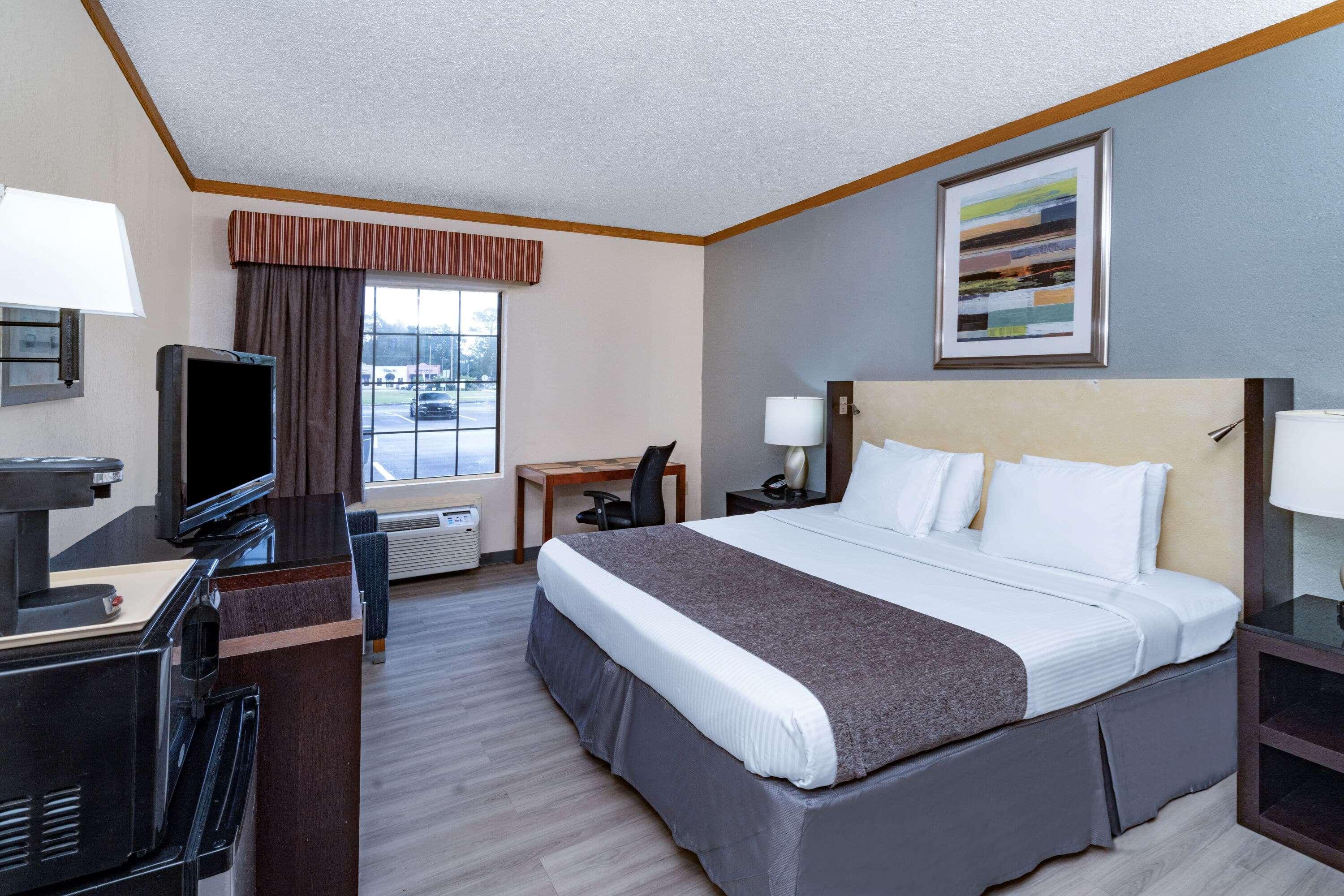Baymont By Wyndham Hinesville Fort Stewart Area Exterior foto