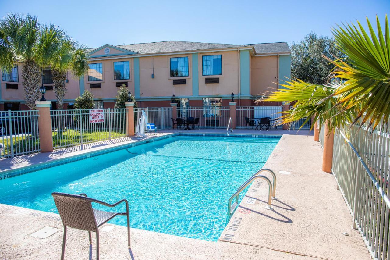 Baymont By Wyndham Hinesville Fort Stewart Area Exterior foto